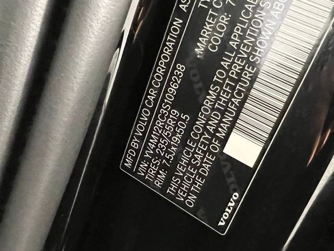 Used 2025 Volvo XC60 B5 Plus image 34