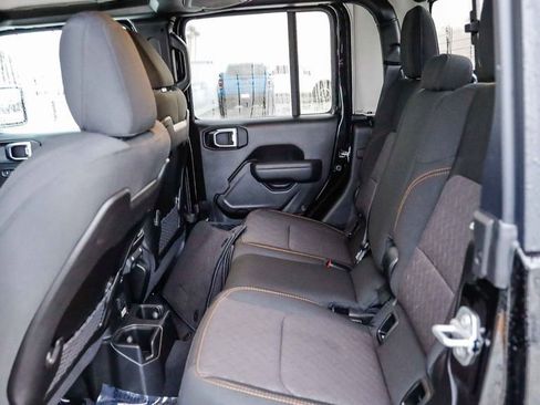 Used 2025 Jeep Gladiator Mojave AWD/4WD image 23