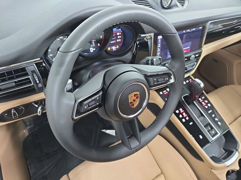 New 2026 Porsche Macan image 4