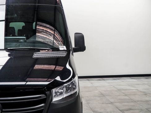 Used 2024 Mercedes-Benz Sprinter 2500 image 4