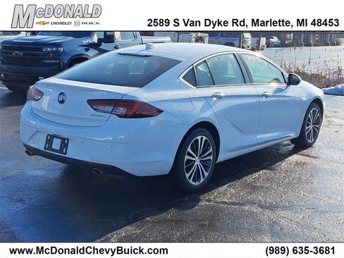 Used 2019 Buick Regal Preferred w/ Driver Confidence Package I image 3