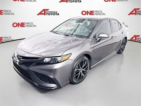 Certified 2022 Toyota Camry SE image 3