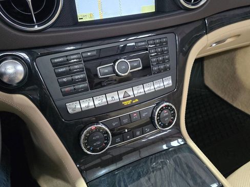 Used 2013 Mercedes-Benz SL 550 image 22