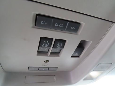 Used 2018 GMC Sierra 3500 Denali image 39