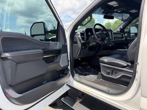 Used 2023 Ford F450 Platinum w/ FX4 Off-Road Package AWD/4WD image 10