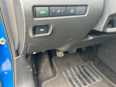 Used 2025 Nissan Sentra SV FWD image 17