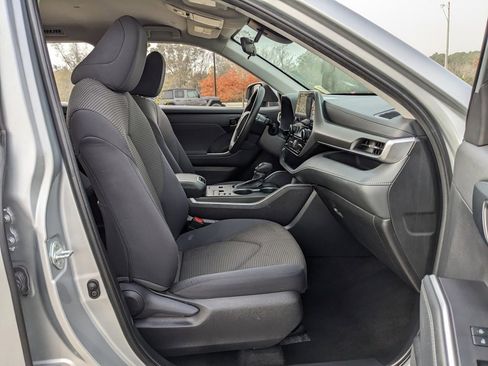 Used 2023 Toyota Highlander L image 43