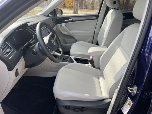 Certified 2023 Volkswagen Tiguan SE w/ Panoramic Sunroof Package image 16