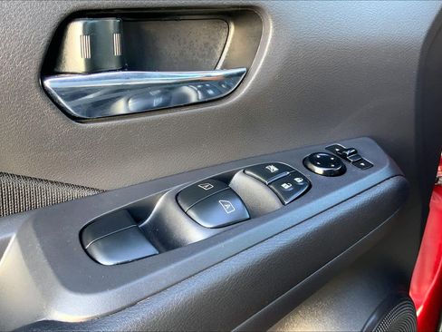 Used 2021 Nissan Kicks SV FWD image 36