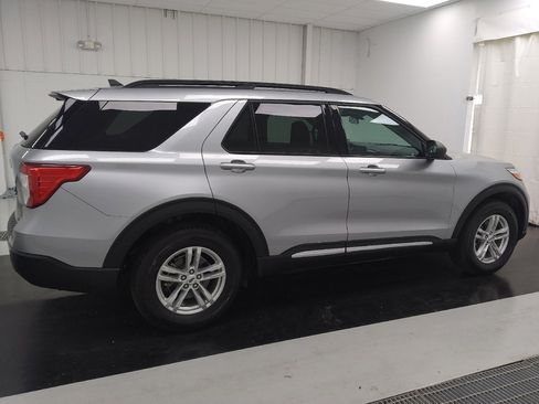 Used 2022 Ford Explorer XLT AWD/4WD image 10