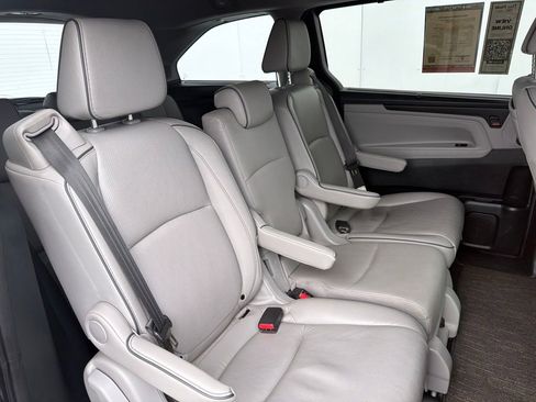 Used 2023 Honda Odyssey Elite image 7
