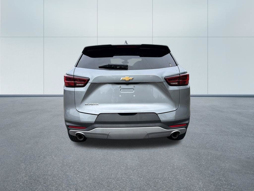 Used 2025 Chevrolet Blazer LT FWD image 6