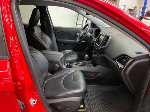 Used 2019 Jeep Cherokee Trailhawk AWD/4WD image 18