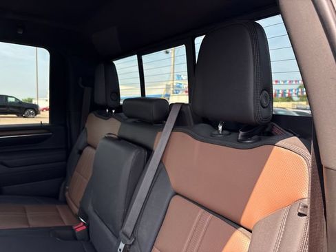 Used 2024 Chevrolet Silverado 2500 High Country w/ High Country Premium Package AWD/4WD image 22
