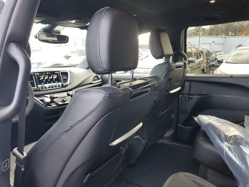 New 2026 Chrysler Pacifica Select image 12