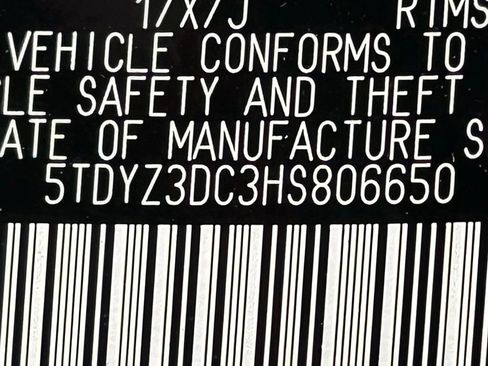 Used 2017 Toyota Sienna XLE w/ XLE Navigation Package image 57