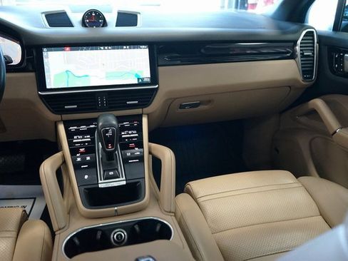 Used 2020 Porsche Cayenne image 13