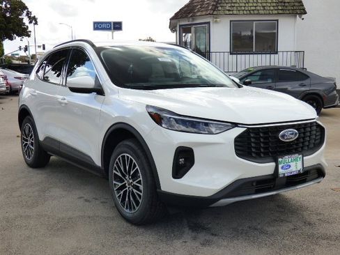 New 2025 Ford Escape SE image 1