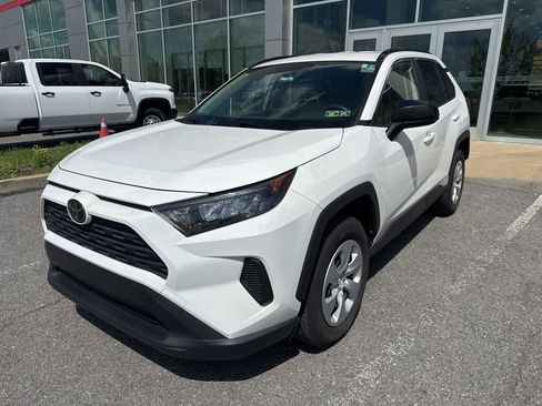 Used 2019 Toyota RAV4 LE w/ Carpet Mat Package AWD/4WD image 2