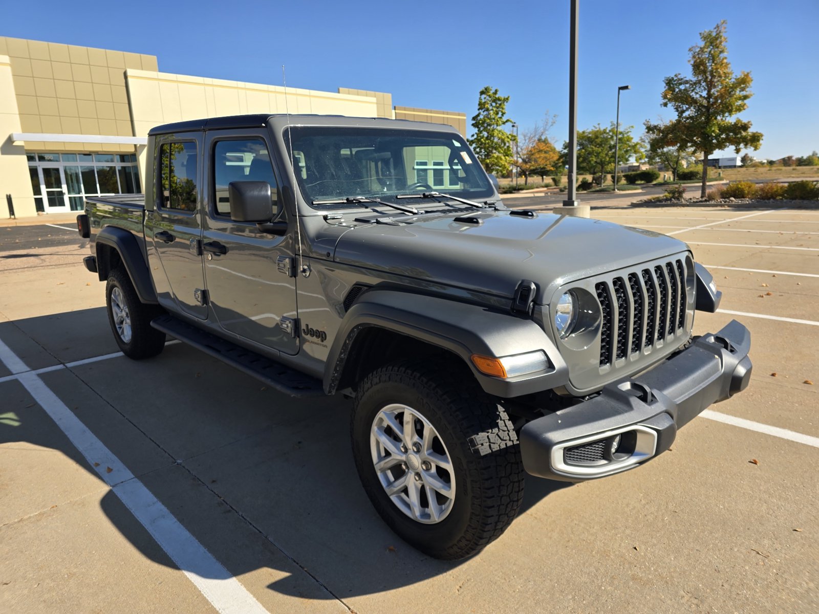 Used 2023 Jeep Gladiator Sport AWD/4WD image 8