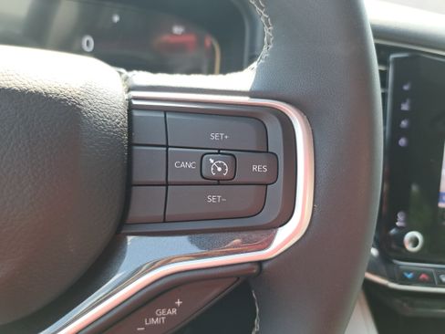 Used 2024 Jeep Wagoneer L 4WD image 20