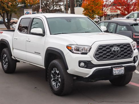 Used 2023 Toyota Tacoma TRD Off-Road image 5