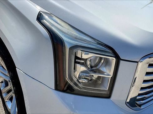 Used 2017 GMC Yukon SLT w/ Premium Edition AWD/4WD image 27