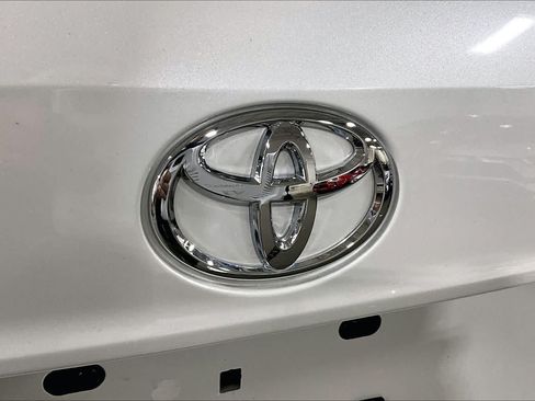 Used 2023 Toyota Highlander LE FWD image 31
