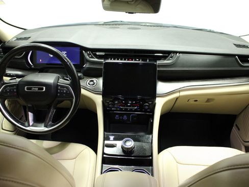 Used 2021 Jeep Grand Cherokee L Limited w/ Luxury Tech Group II image 21