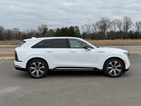 Used 2025 Cadillac Escalade IQ Luxury 2 image 7