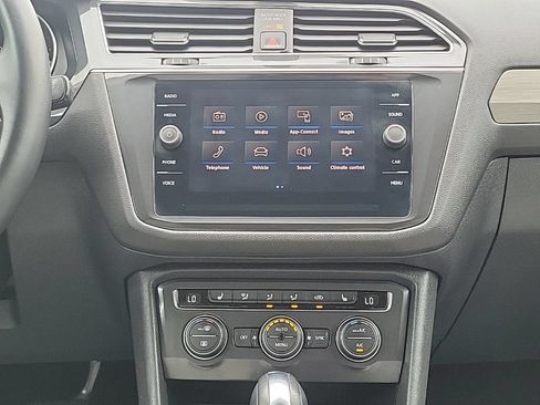 Used 2019 Volkswagen Tiguan SE w/ 3rd Row Seat Package AWD/4WD image 26