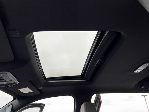 Used 2024 Chevrolet Silverado 2500 ZR2 w/ Technology Package image 7