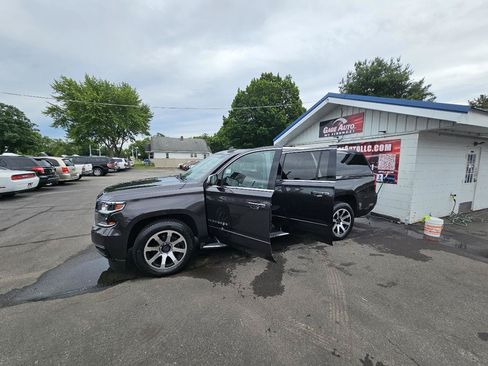 Used 2017 Chevrolet Suburban Premier AWD/4WD image 25