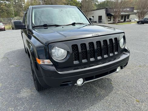 Used 2012 Jeep Patriot Latitude w/ Altitude Pkg image 7