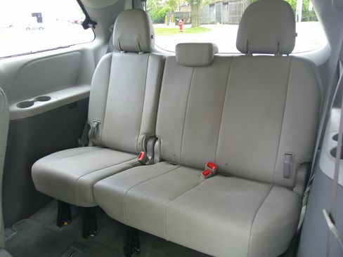 Used 2015 Toyota Sienna XLE Premium image 39