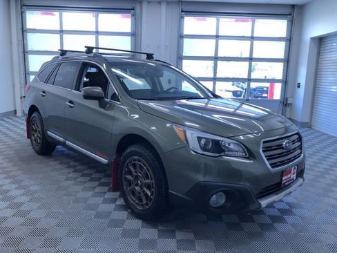 Used 2017 Subaru Outback 3.6R Touring AWD/4WD image 36