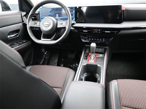 Used 2026 Nissan Kicks SR image 10