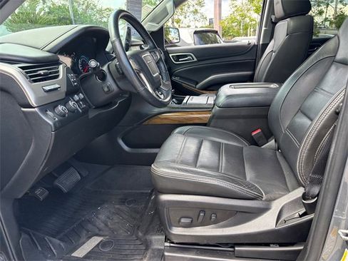Used 2019 GMC Yukon Denali w/ Denali Ultimate Package image 3