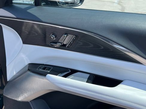 Used 2024 Cadillac Lyriq Luxury AWD/4WD image 17