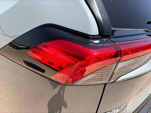 Used 2021 Toyota RAV4 XLE Premium FWD image 29