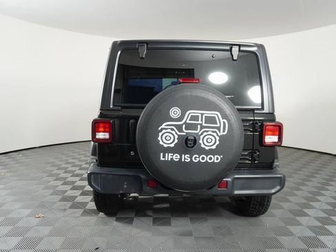 Used 2019 Jeep Wrangler Unlimited Sahara image 7