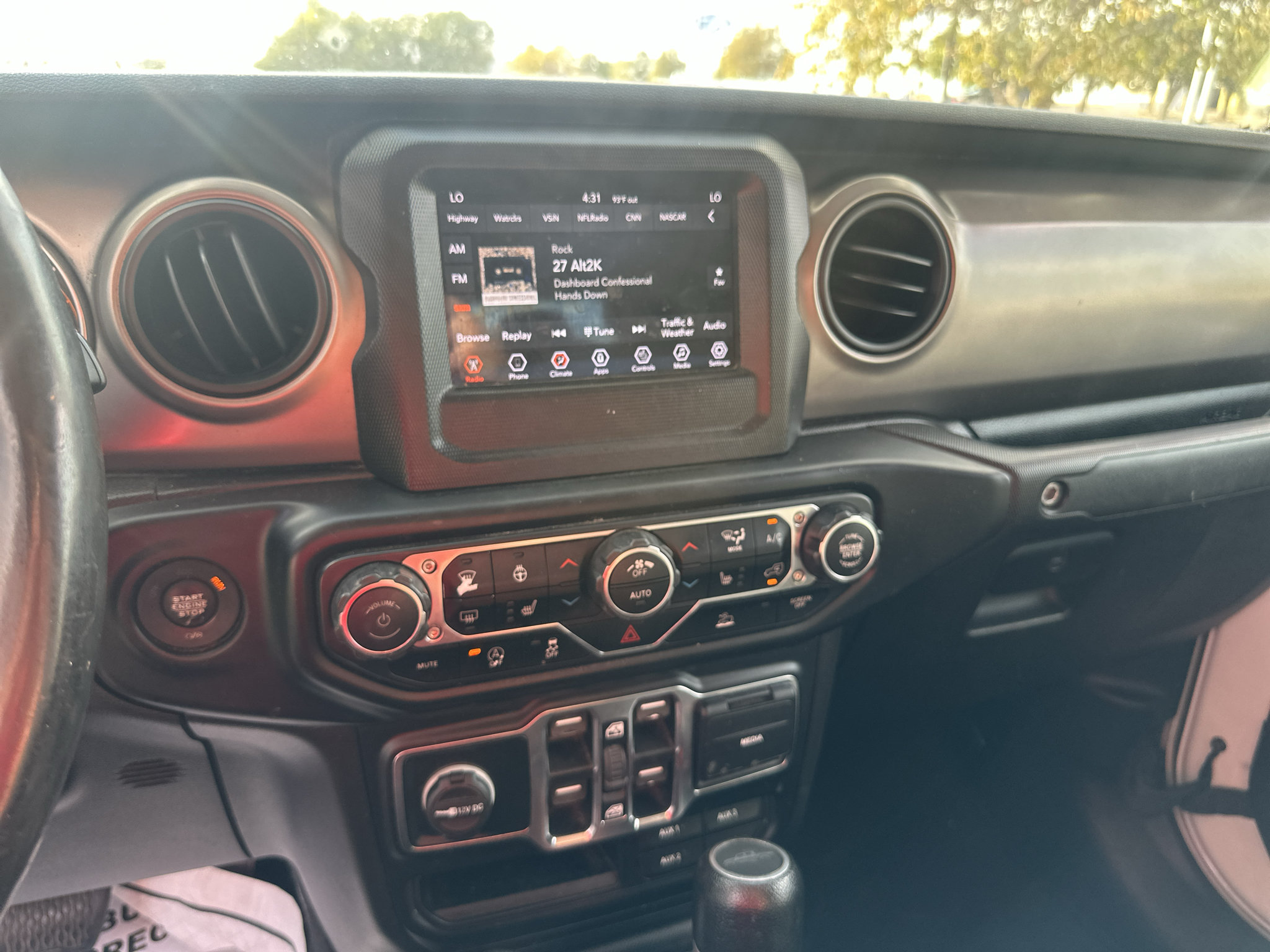 Used 2020 Jeep Gladiator Sport w/ Quick Order Package 24S AWD/4WD image 25