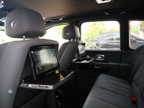 Used 2024 Rolls-Royce Cullinan w/ Cullinan Package AWD/4WD image 29