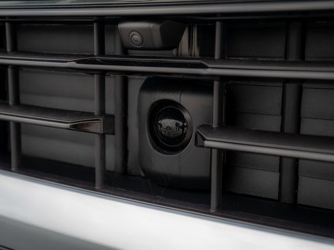 Certified 2025 Porsche Cayenne AWD/4WD image 25