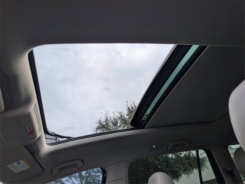 Used 2021 Volkswagen Atlas SEL image 17