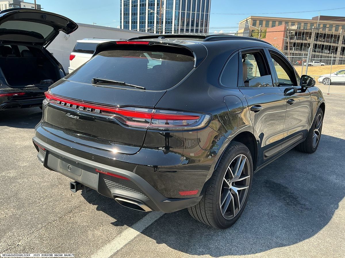 Used 2025 Porsche Macan AWD/4WD image 6