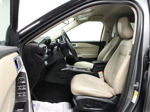 Used 2023 Ford Explorer Limited w/ Equipment Group 301A RWD image 12