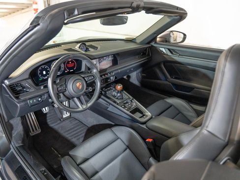Used 2025 Porsche 911 Carrera T RWD image 4