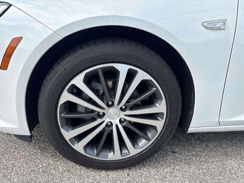 Used 2018 Buick Regal Essence w/ Driver Confidence Package #1 FWD image 7