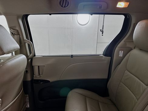 Used 2015 Toyota Sienna XLE image 25